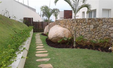 o sistema folha das plantas mais muro de pedras mais ambiente é um sistema aberto ou fechado